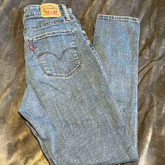 Levi's 721 High Rise Skinny Women's Jeans in Medium Wash - Picture 5 of 5